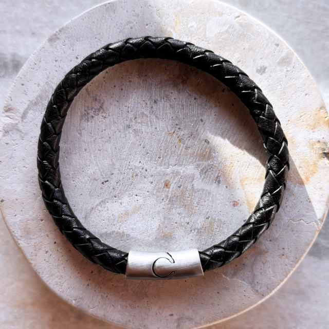*Force armbånd sort læder m. stål lås 19 cm