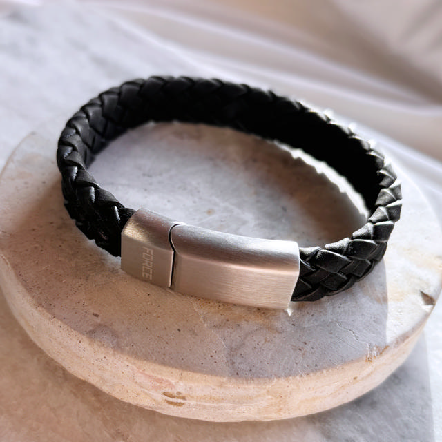 *Force armbånd sort flettet læder stål lås 23 cm