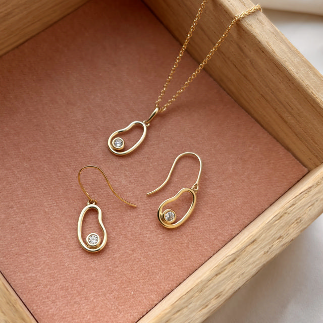 *Ørebøjler cubic zir. 8 kt.