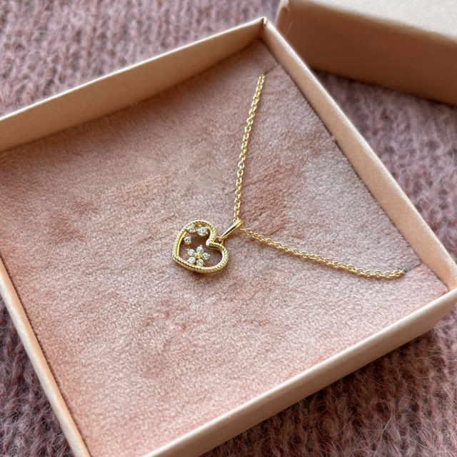 *Vedhæng hjerte cubic zir 8 kt m.sølvkæde