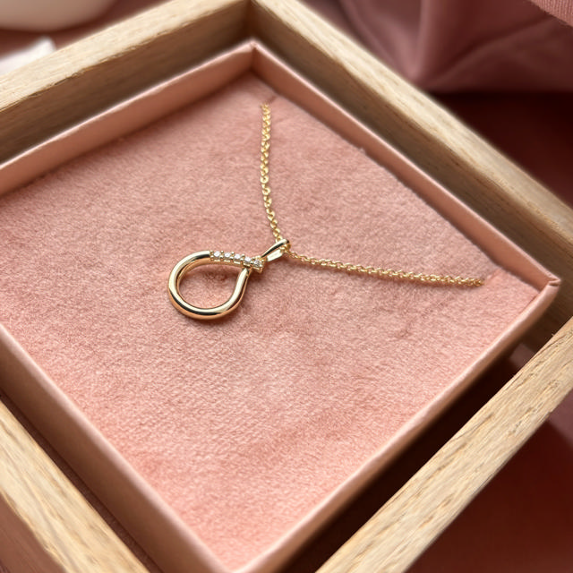 *Vedhæng cubic zir 8 kt m.sølvkæde