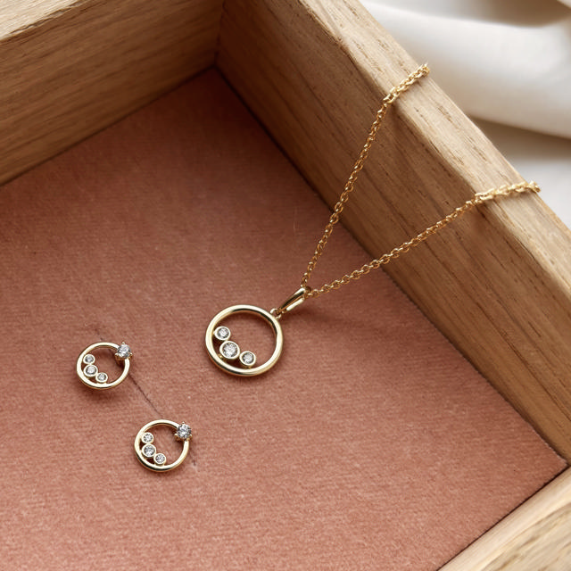 *Vedhæng cirkel cubic zir 8 kt m.sølvkæde