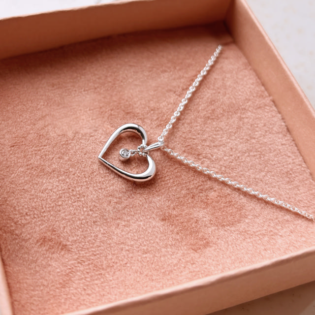 Pendant heart 0,02 333 white