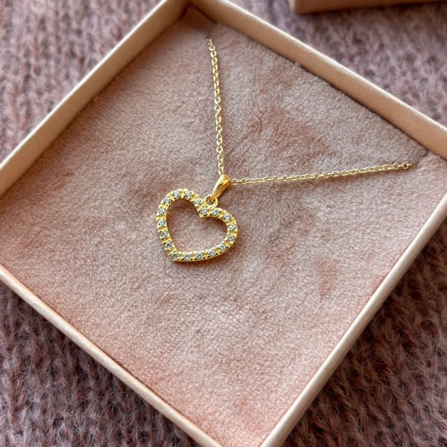 *Vedhæng hjerte cubic zir. 8 kt. m. sølvkæde