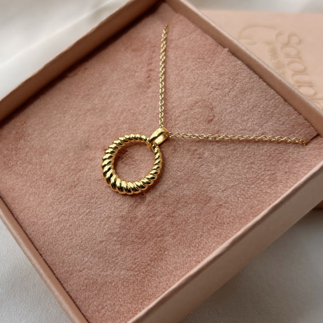 *Vedhæng cirkel snoet sølv fg. m/kæde