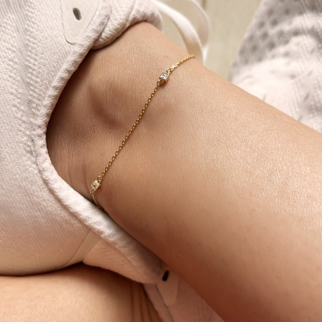 *Ankelkæde navette cubic zir. 23+3cm 8 kt