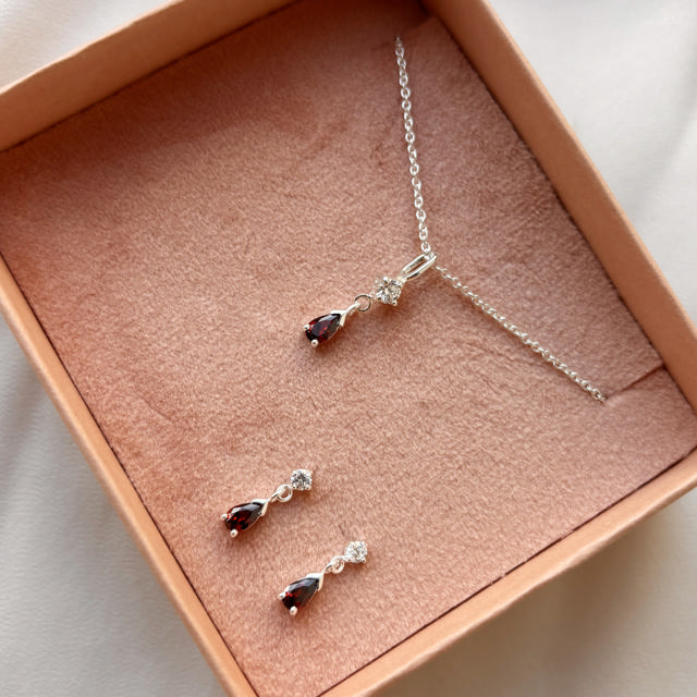 *Pixel smykkesæt dråbe rød cubic zir. sølv