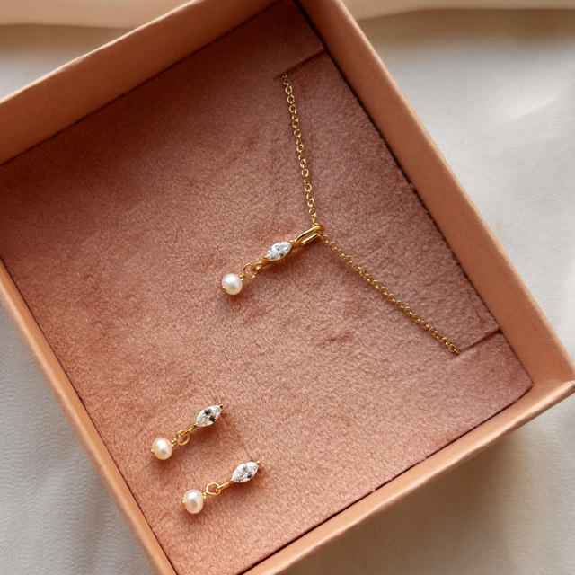 *Pixel smykkesæt cubic zir./perle sølv fg.