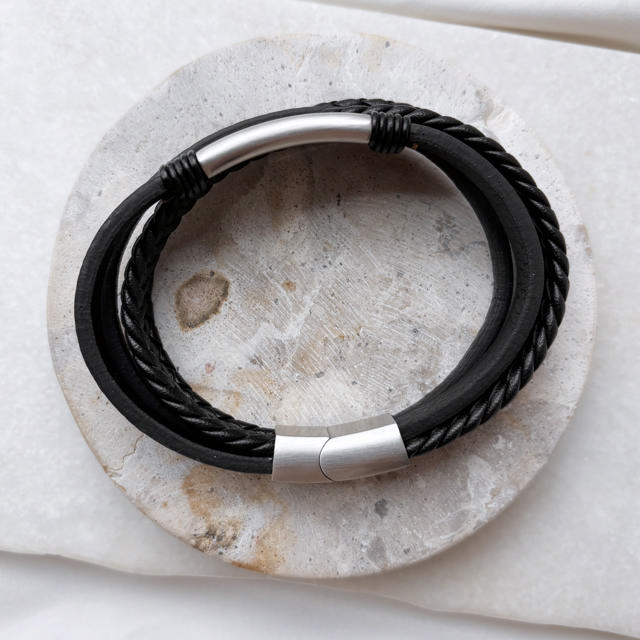 Bracelet black leather steel lock
