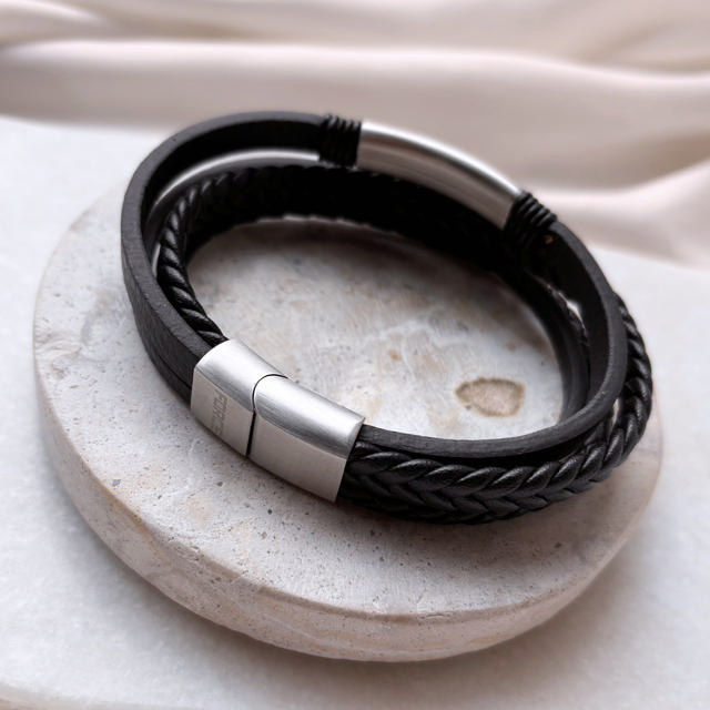 Bracelet black leather steel lock